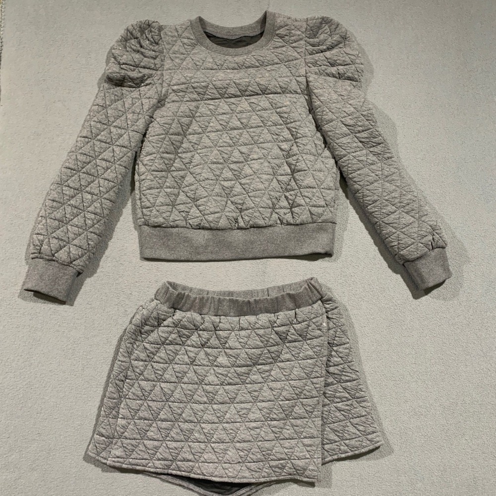 Gray Quilted Triangle 2 Piece Set Puff Sleeve Sweatshirt and Wrap Skort Womens M